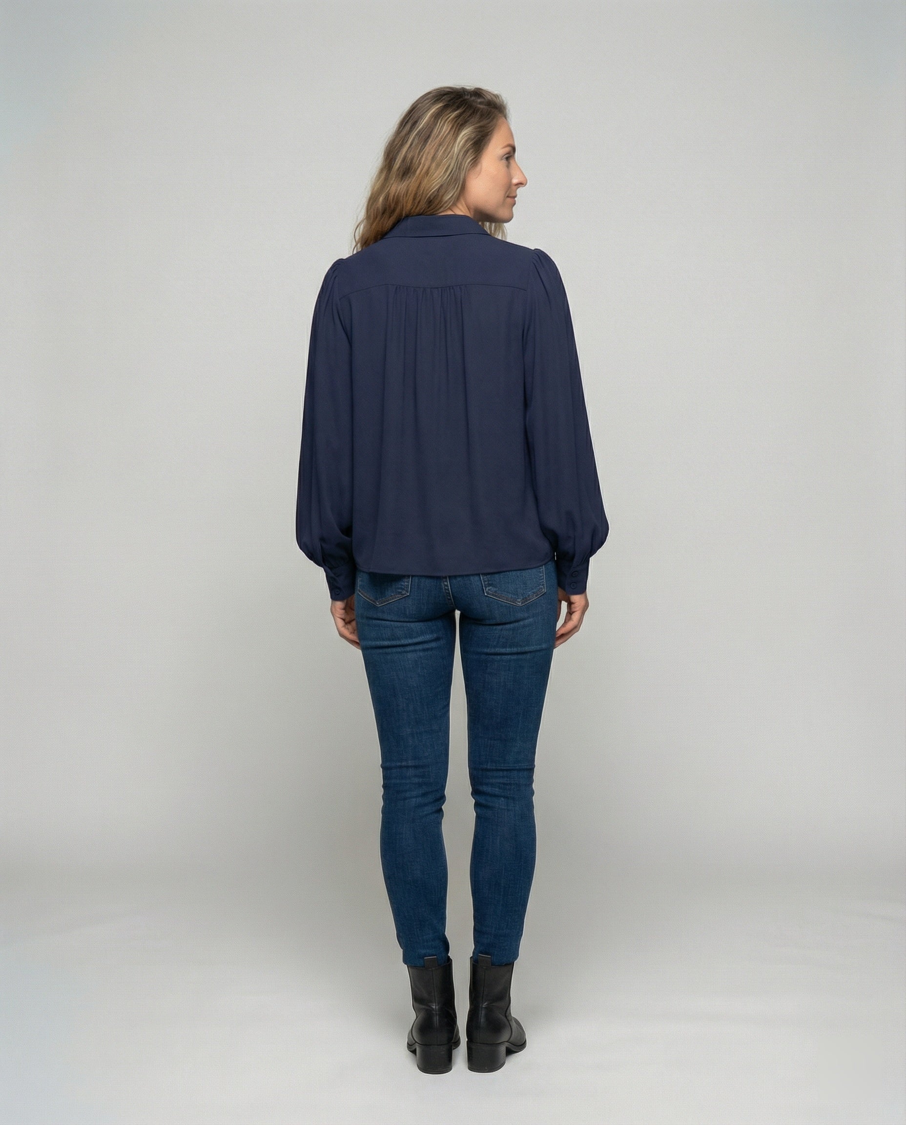 Elegante Damenbluse Puffärmel Knopf Details Modern - BerlinGlamour