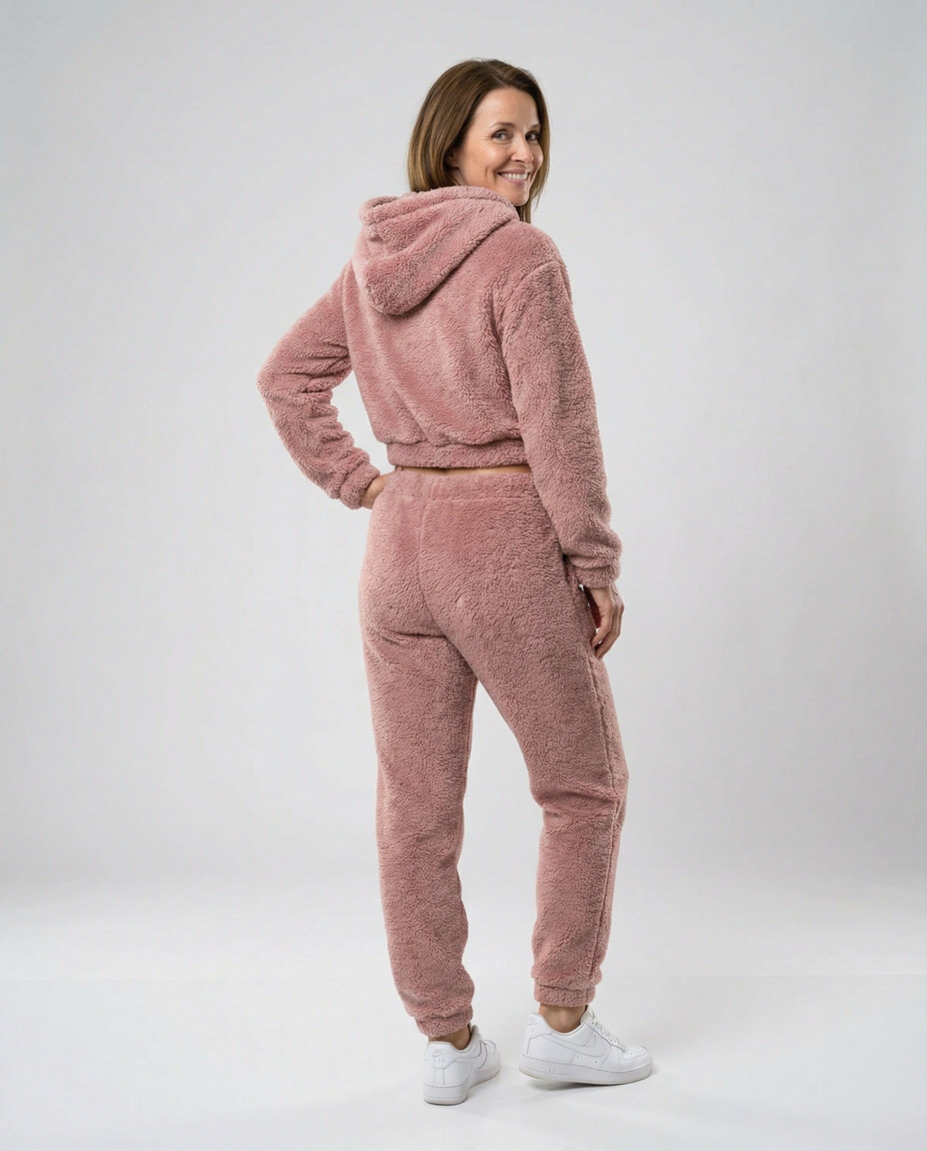 Damen Loungeanzug mit Cropped Jacke Damen Bekleidung - BerlinGlamour
