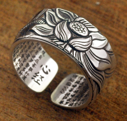 Silberner Ring mit Lotus Motiv Glitzernd