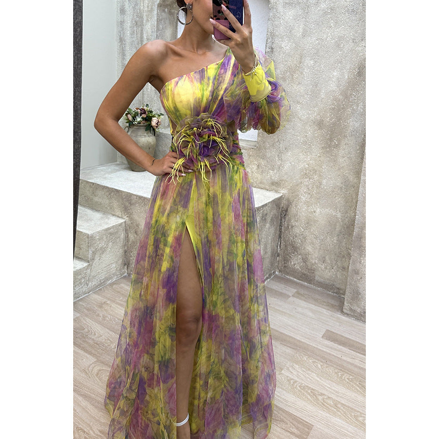 Langes Lydia Kleid mit Off-Shoulder-Ausschnitt und Batikprint