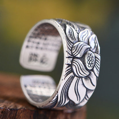 Silberner Ring mit Lotus Motiv Glitzernd