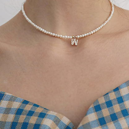 Elegante Perlen Halskette mit Anfangsbuchstabe