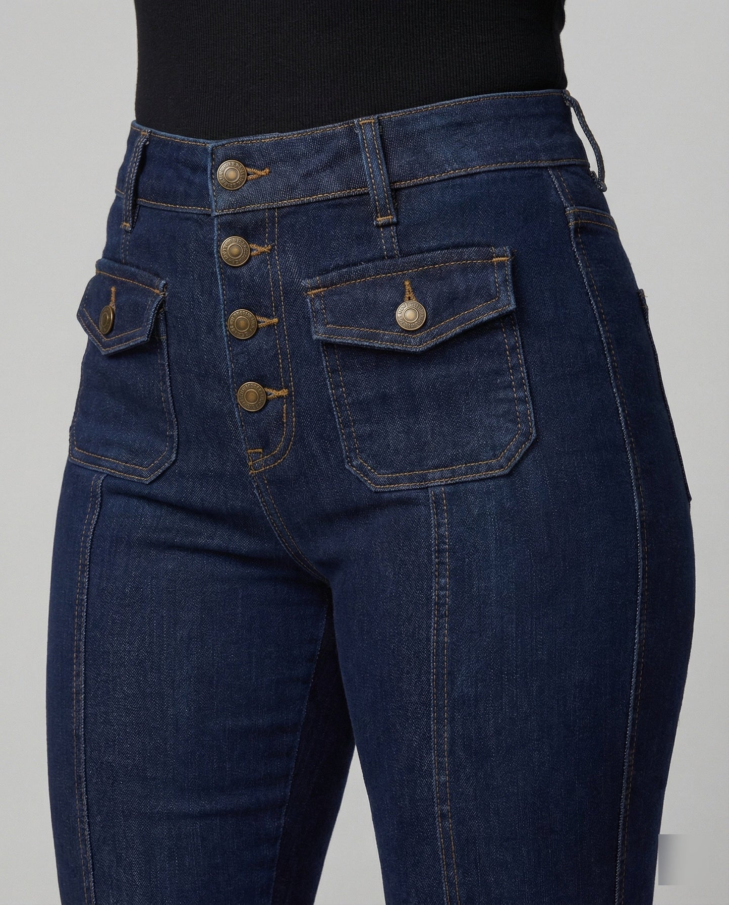 Hohe Damenjeans High-Waist Schlagjeans Trendy