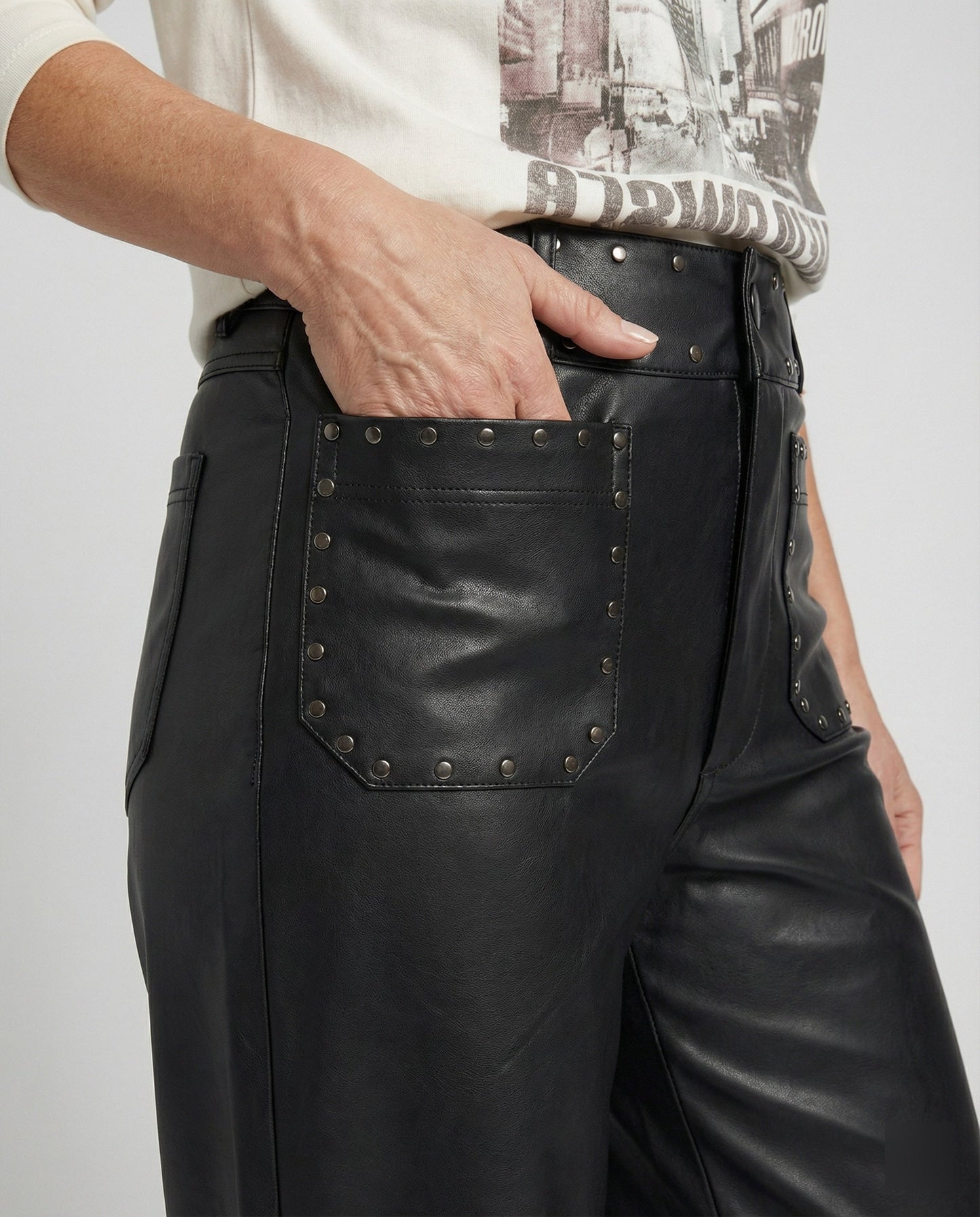 Damen Kunstlederhose Schwarz mit Nieten Trendy