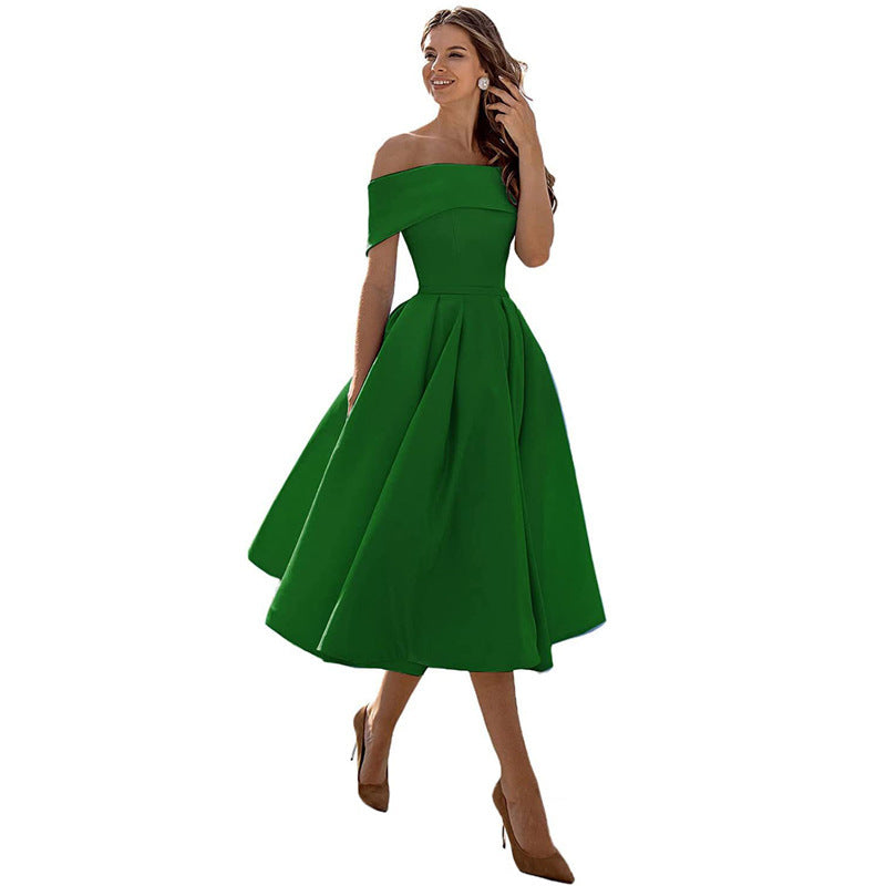 Satin-Partykleid von BerlinGlamour: modisch, lässig, trägerlos