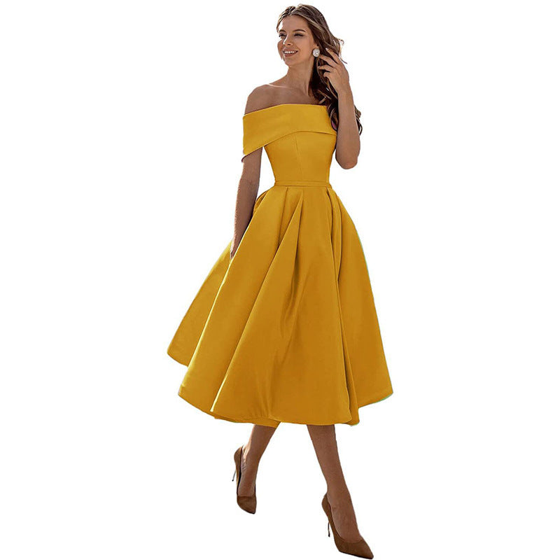 Satin-Partykleid von BerlinGlamour: modisch, lässig, trägerlos