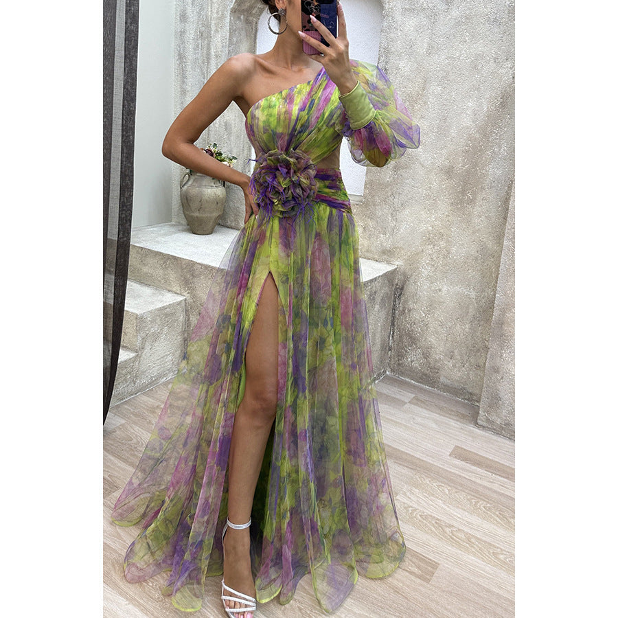 Langes Lydia Kleid mit Off-Shoulder-Ausschnitt und Batikprint
