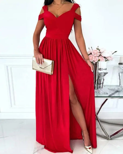 Langes, fließendes Boho-Kleid von BerlinGlamour mit Spaghettiträgern und Schlitz