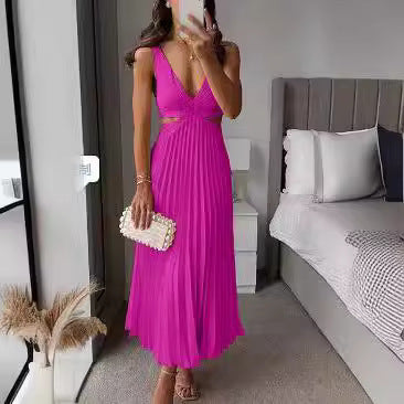 Faltenkleid mit V-Ausschnitt, offenem Rücken und Trägern von BerlinGlamour