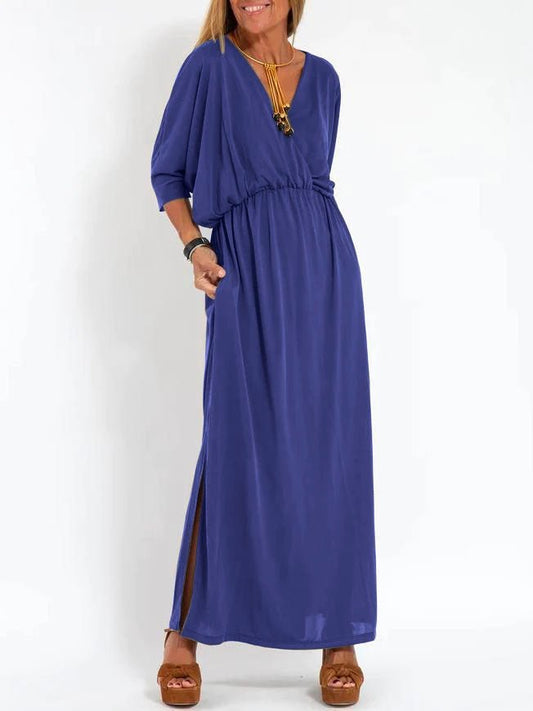Hochtailliertes Kleid von BerlinGlamour mit Schlitz und V-Ausschnitt