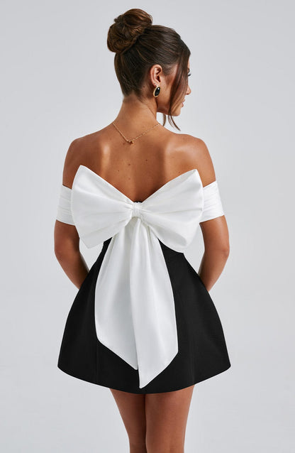 Kleid Minikleid Schulterfrei Kontrast Oberteil Sommer
