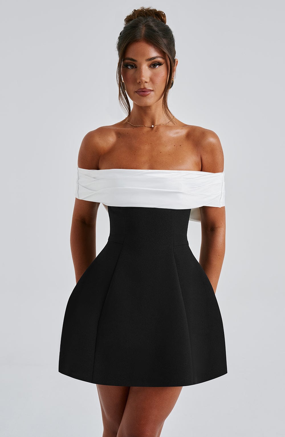 Kleid Minikleid Schulterfrei Kontrast Oberteil Sommer
