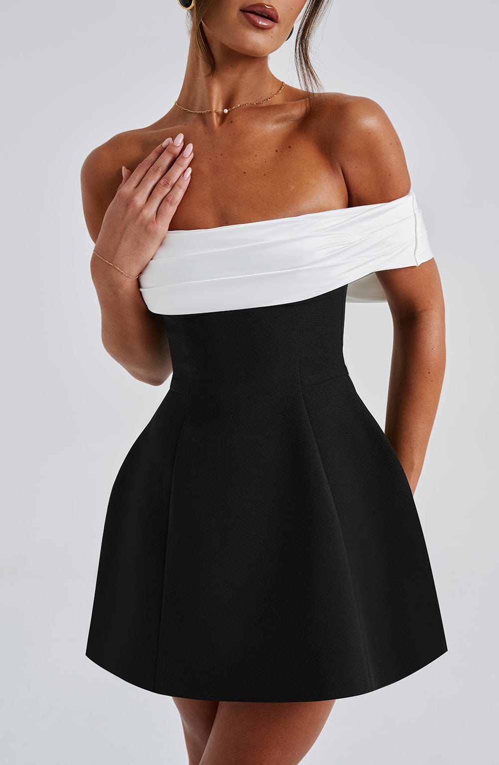 Kleid Minikleid Schulterfrei Kontrast Oberteil Sommer