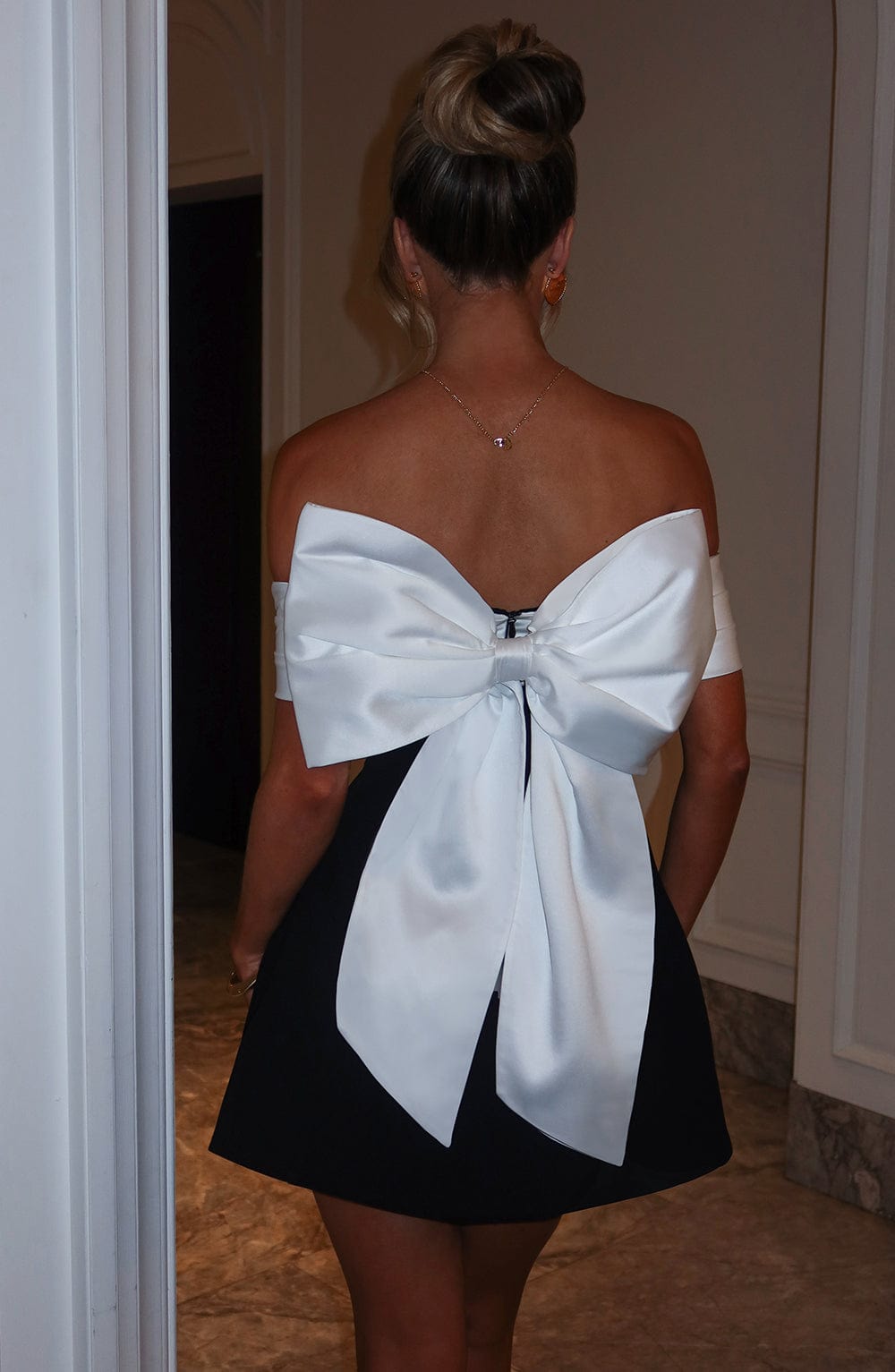 Kleid Minikleid Schulterfrei Kontrast Oberteil Sommer
