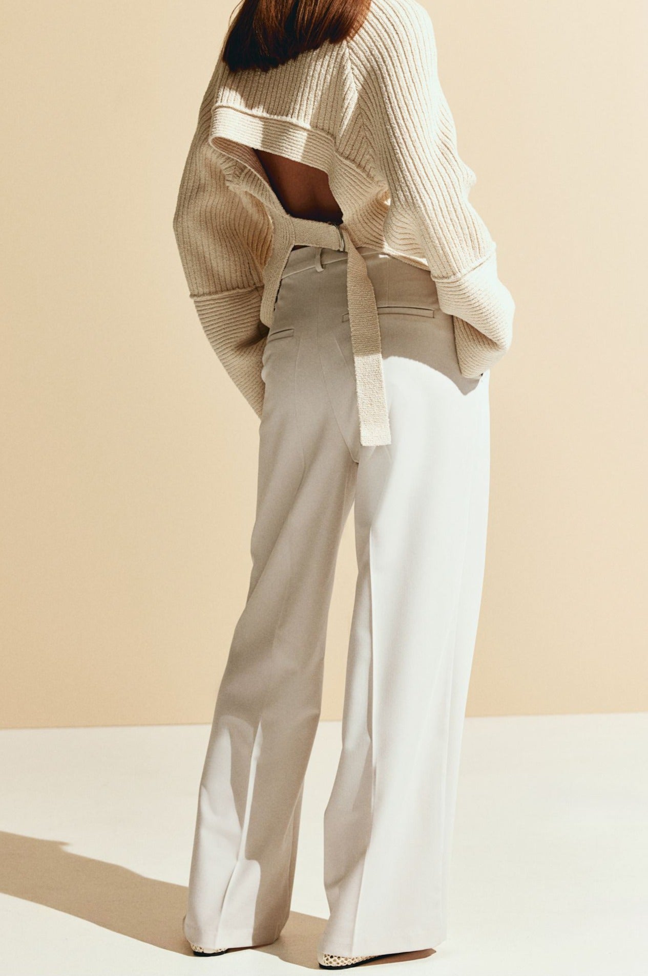 Weite Damenhose mit Bundfalten und geradem Schnitt → Damenhose Weit Bequem Bundfalten Schnitt