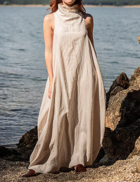 Gerüschtes Leinen-Maxikleid von Lena mit Stehkragen und offenem Rücken
