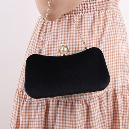 Elegante Abendclutch mit Perlenverschluss und Gold Details