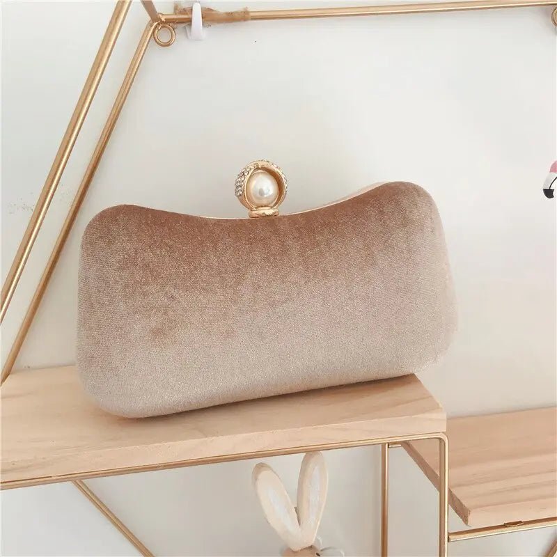 Elegante Abendclutch mit Perlenverschluss und Gold Details