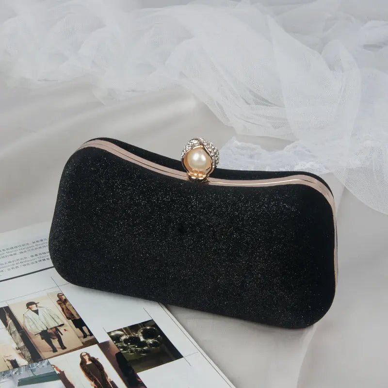 Elegante Abendclutch mit Perlenverschluss und Gold Details