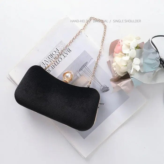 Elegante Abendclutch mit Perlenverschluss und Gold Details