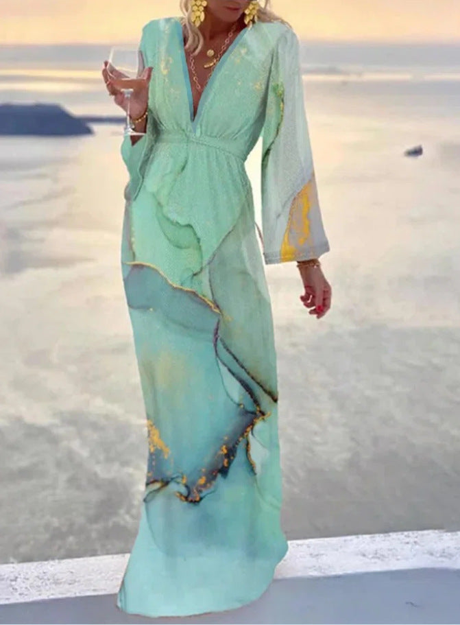 Strandkleid mit V-Ausschnitt, Chiffonärmeln und Taillierung von BerlinGlamour