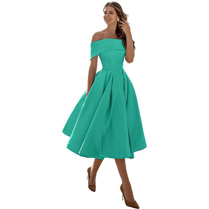 Satin-Partykleid von BerlinGlamour: modisch, lässig, trägerlos
