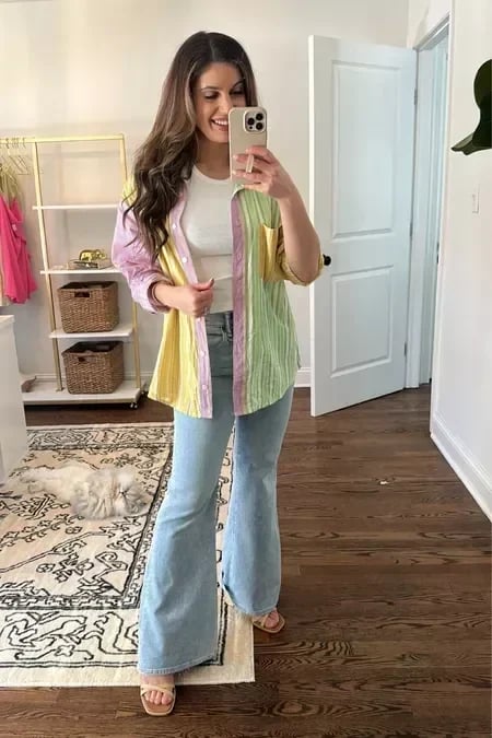 Hohe Frauenjeans Flared Stilvoll Trendy