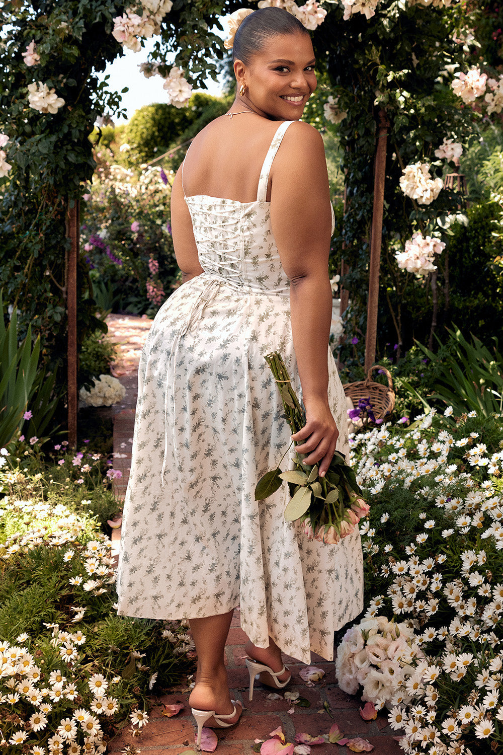 Pastellgrünes Midikleid Taillenformendes Sommerkleid