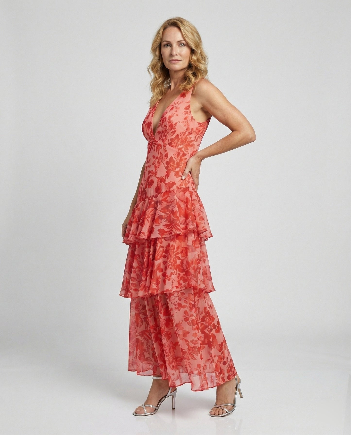 Weibliches Maxikleid Rüschen Tiefes Dekolleté
