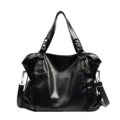 Schwarze Amara Schultertasche aus veganem Leder