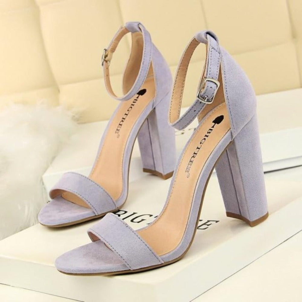 Hohe Pumps mit Blockabsatz und Schnalle DamenSchuhe