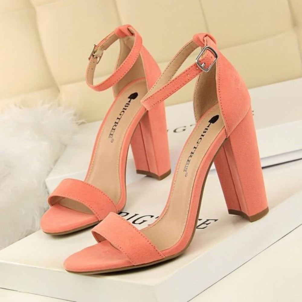 Hohe Pumps mit Blockabsatz und Schnalle DamenSchuhe