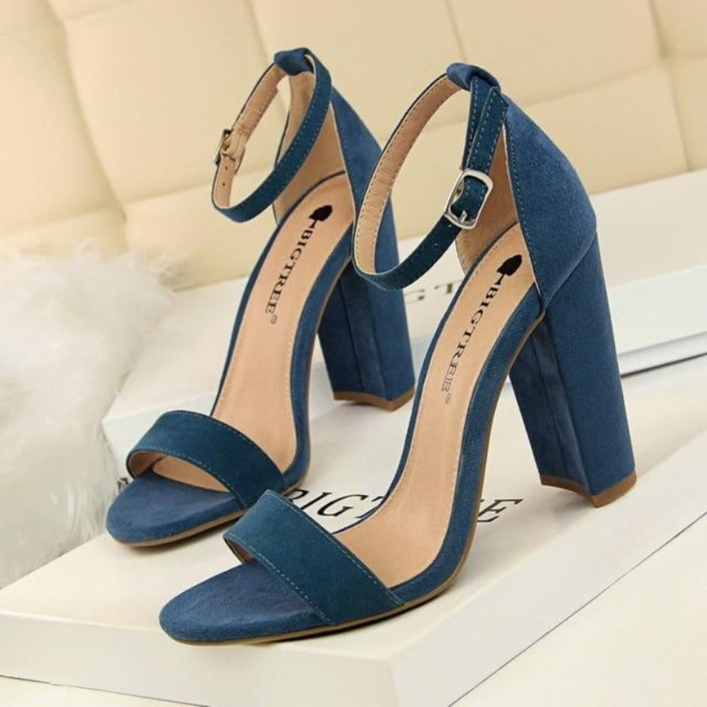 Hohe Pumps mit Blockabsatz und Schnalle DamenSchuhe