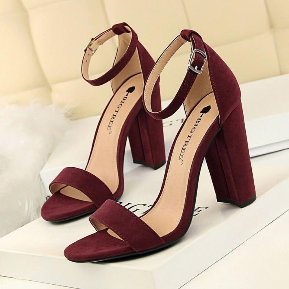Hohe Pumps mit Blockabsatz und Schnalle DamenSchuhe