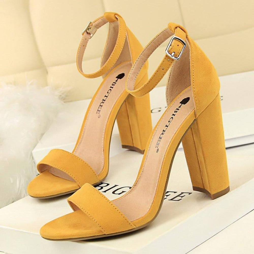 Hohe Pumps mit Blockabsatz und Schnalle DamenSchuhe - BerlinGlamour