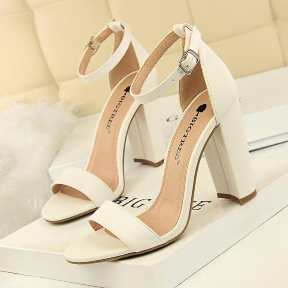 Hohe Pumps mit Blockabsatz und Schnalle DamenSchuhe