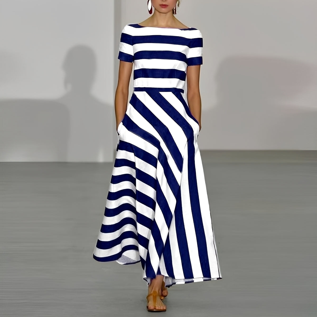 Schickes Damenkleid Gestreift Sommerkleid - BerlinGlamour