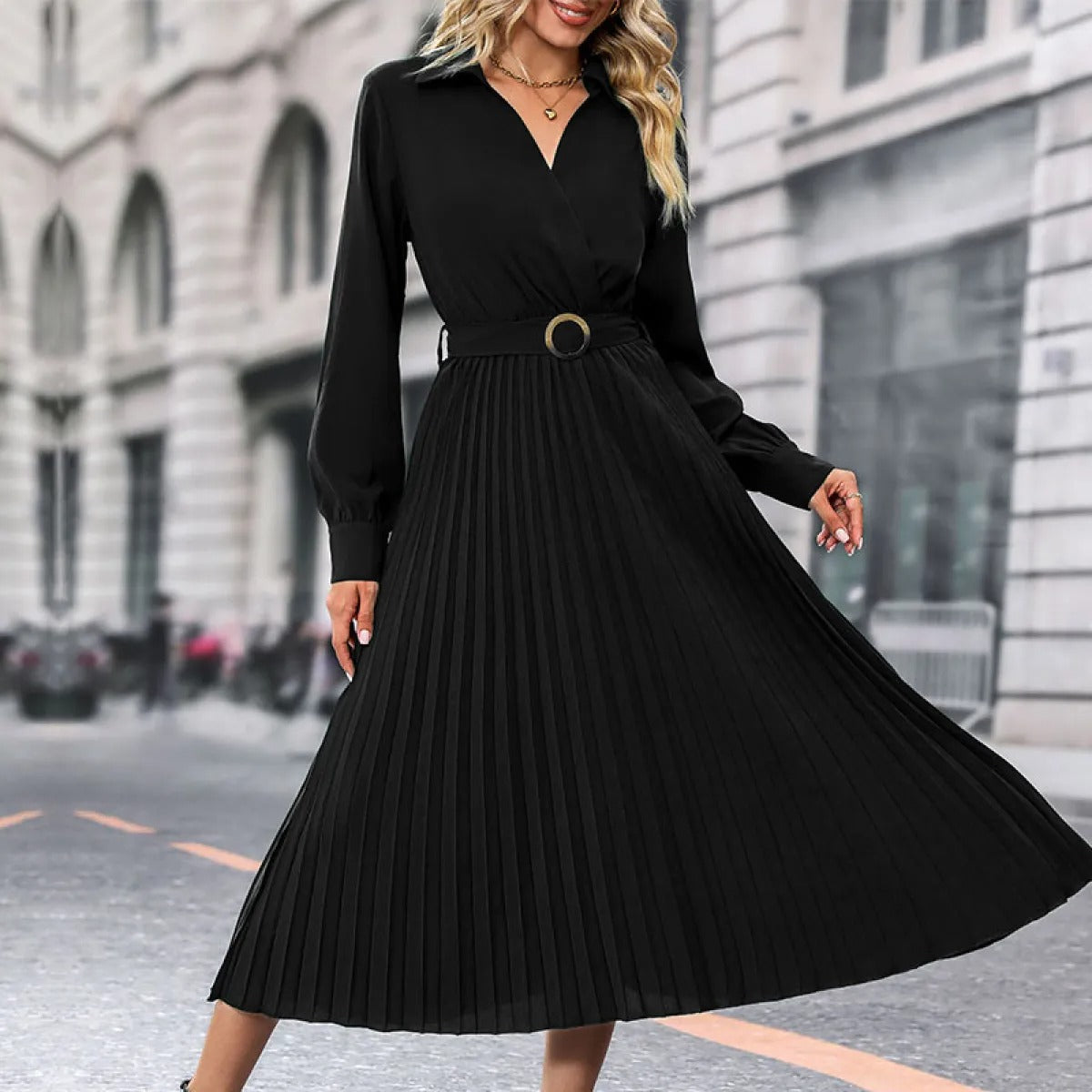 V-Ausschnitt Abendrobe mit Gold Gürtel Elegant - BerlinGlamour