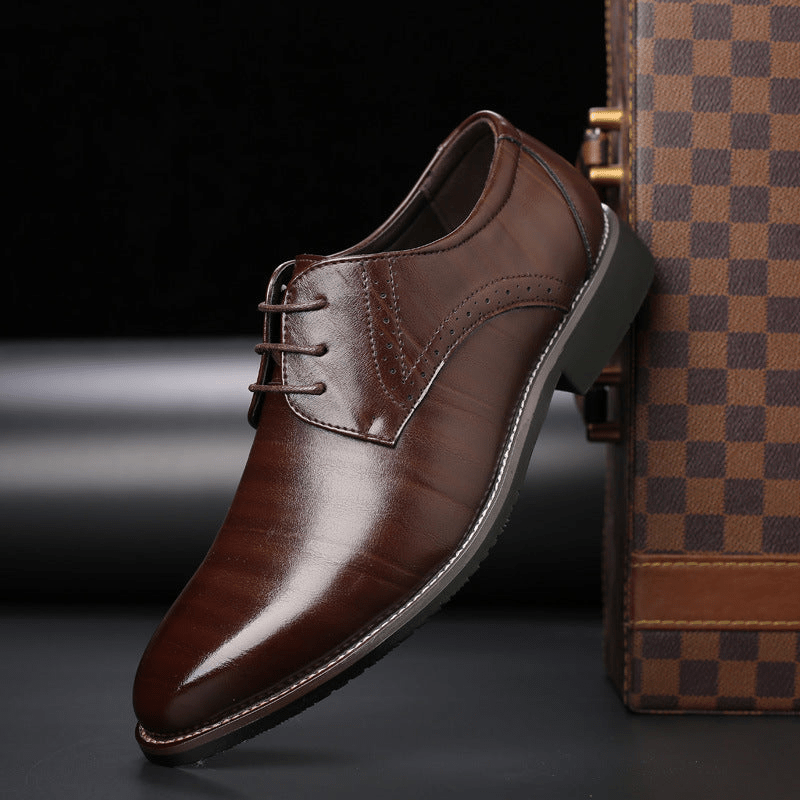 Herren Schnürschuhe mit Brogue Details Elegantes Leder
