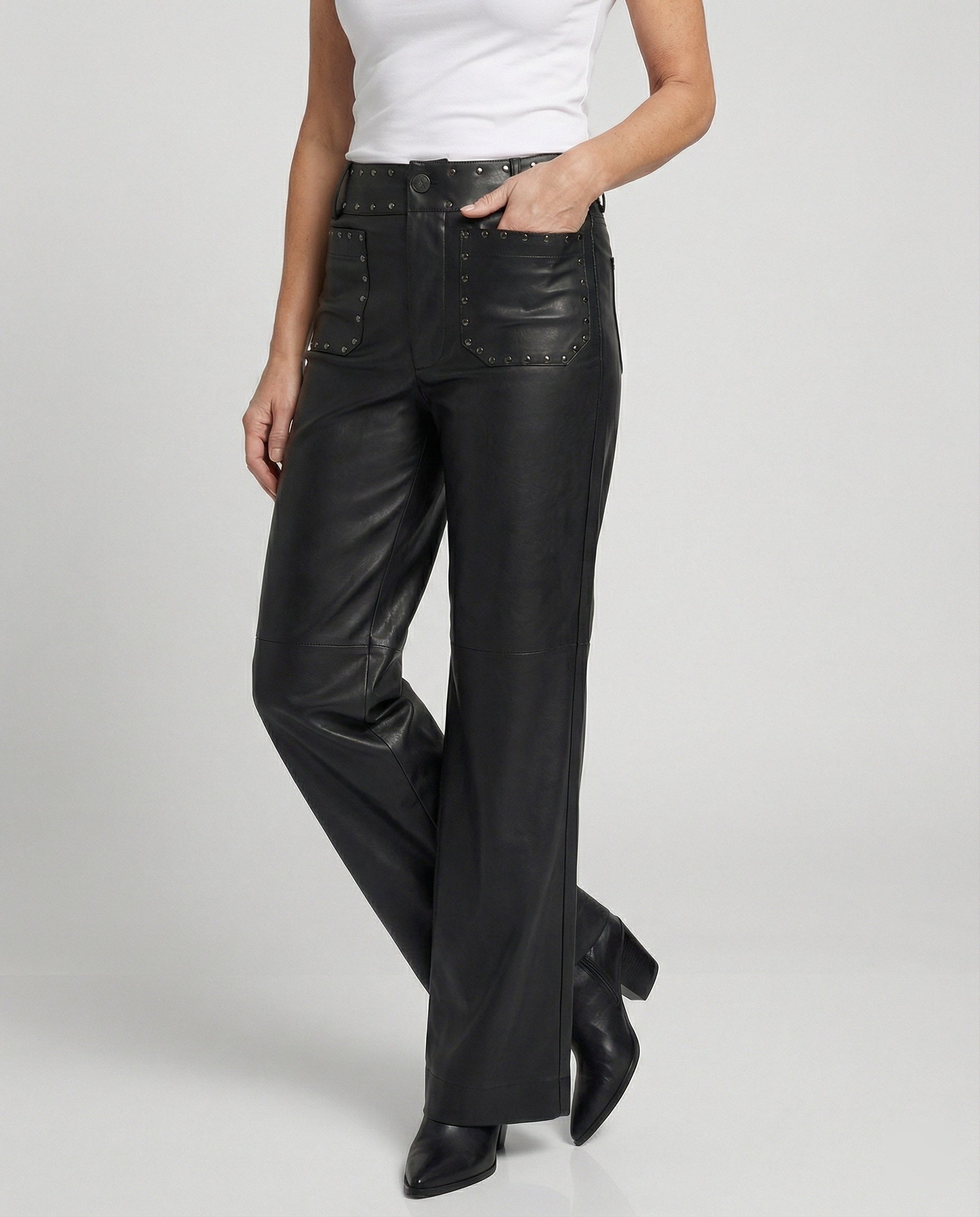Damen Kunstlederhose Schwarz mit Nieten Trendy - BerlinGlamour