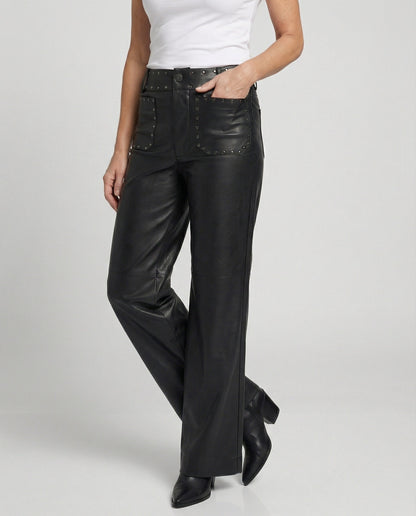 Damen Kunstlederhose Schwarz mit Nieten Trendy - BerlinGlamour