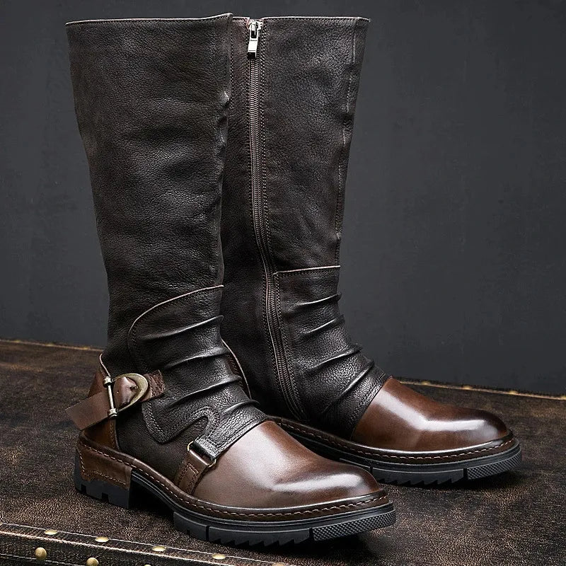 Ein stylisher Winter-Hochstiefel für Herren, der perfekt zum Ski- oder Snowboard-Fahren passt. Die Weiche Kuscheldecke ist besonders flauschig und warm, ideal für kalte Winter-T - BerlinGlamour