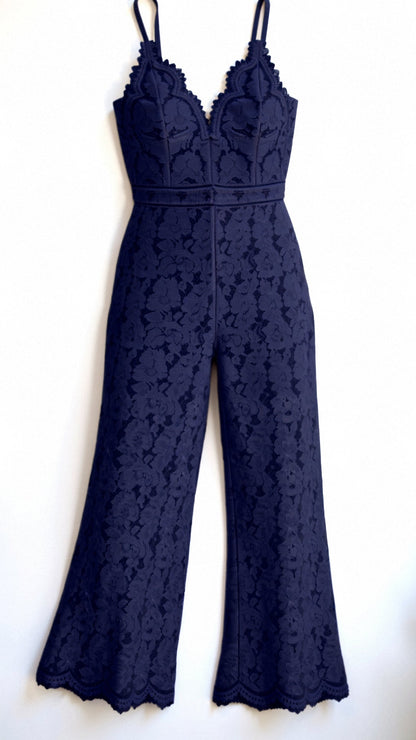 Stilvoller Jumpsuit mit Spitze für Abendveranstaltungen