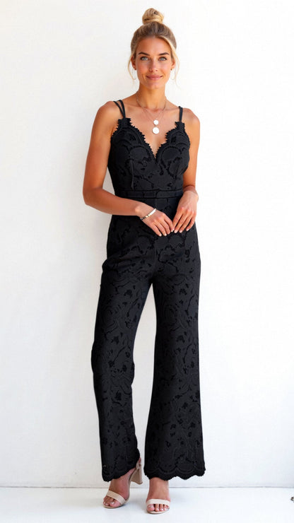 Stilvoller Jumpsuit mit Spitze für Abendveranstaltungen
