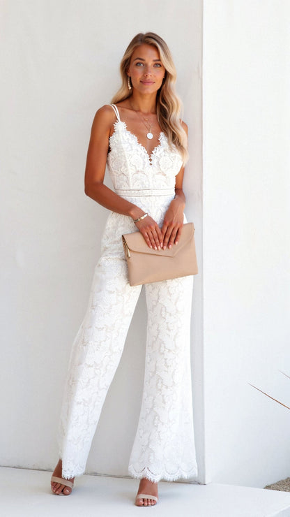 Stilvoller Jumpsuit mit Spitze für Abendveranstaltungen