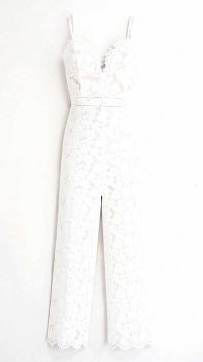 Stilvoller Jumpsuit mit Spitze für Abendveranstaltungen - BerlinGlamour