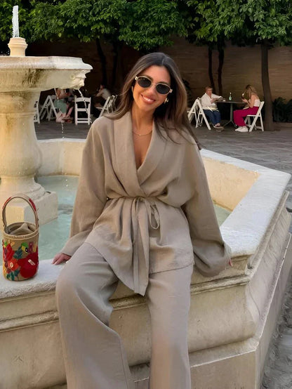 Elegantes Zweiteiler Set Modern mit Bindegürtel und weite Hose