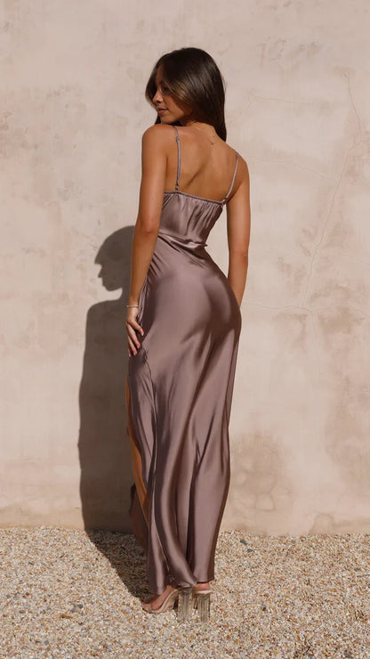 Elegantes Satin Sommerkleid Figurbetont Mit Hochschlitz
