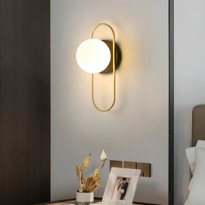 Goldene LED Wandlampe Modern Kugelform - BerlinGlamour