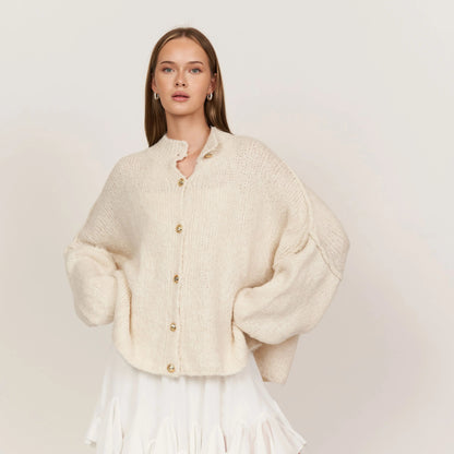 Übergroßer Strickcardigan mit Goldknöpfen Damengroß - BerlinGlamour